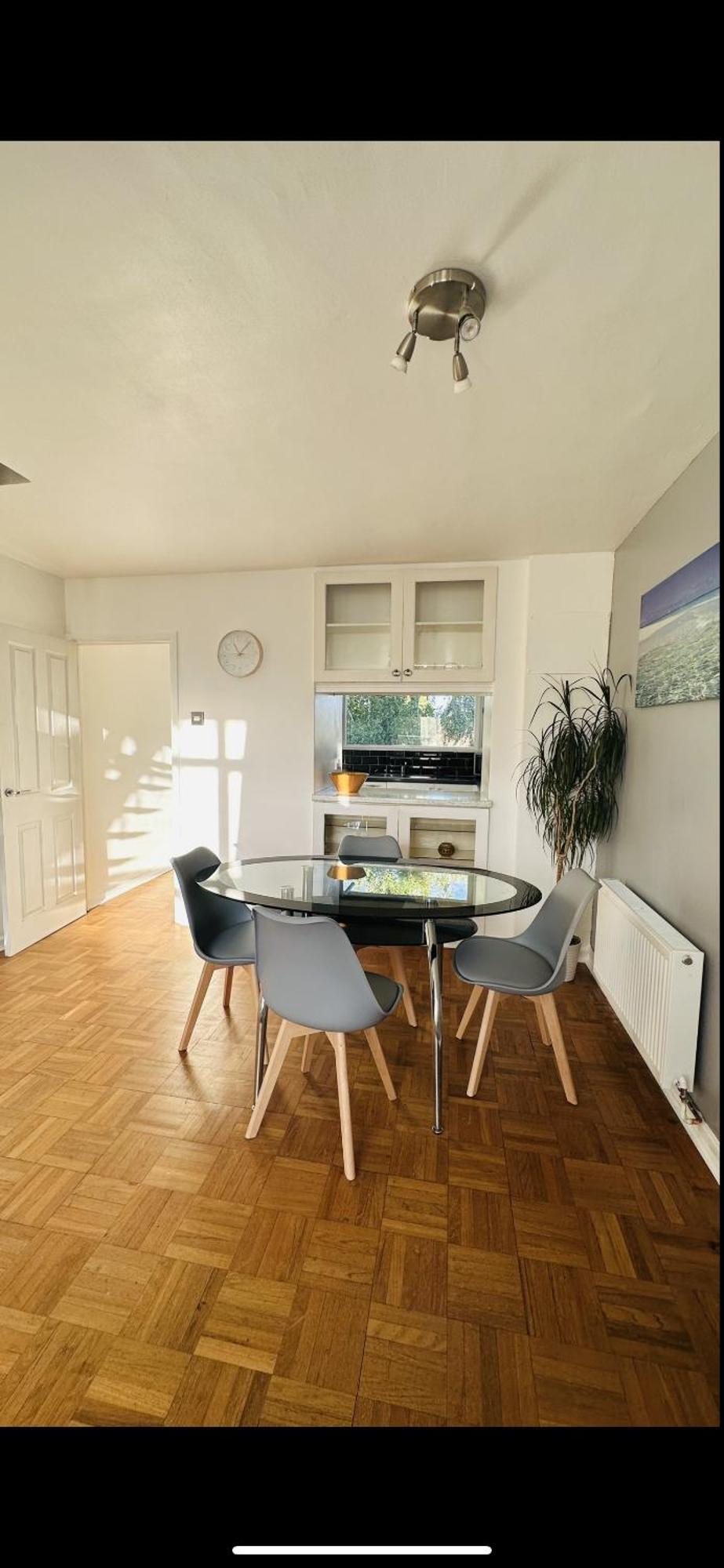 Leafy Sanctuary In Putney